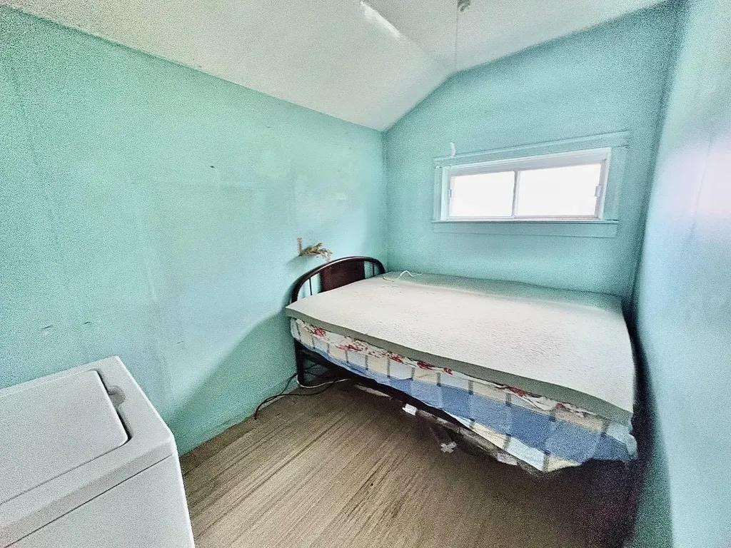 210 1 Street E Empress AB T0J1E0