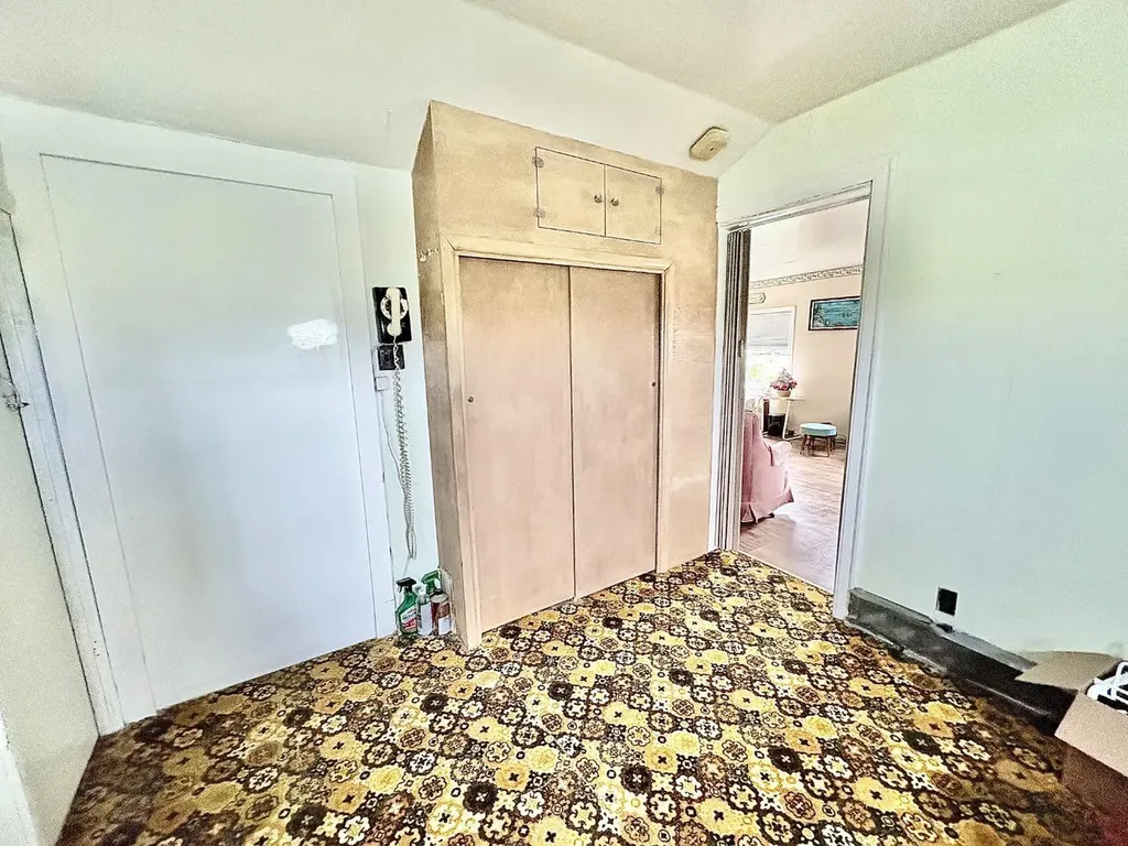 210 1 Street E Empress AB T0J1E0