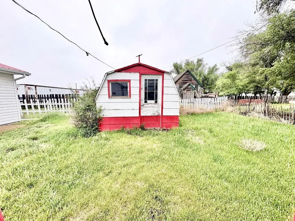 210 1 Street E Empress AB T0J1E0