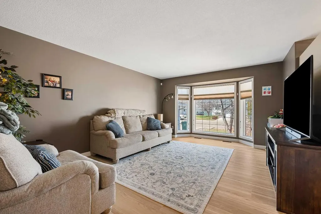3307 61 Avenue Lloydminster AB T9V 2T7