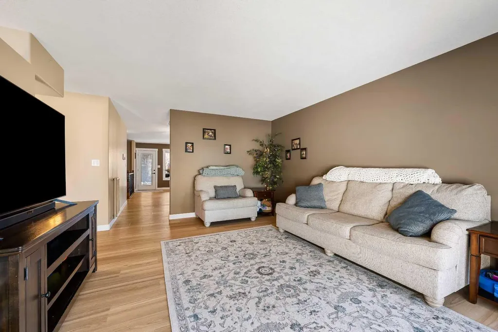 3307 61 Avenue Lloydminster AB T9V 2T7
