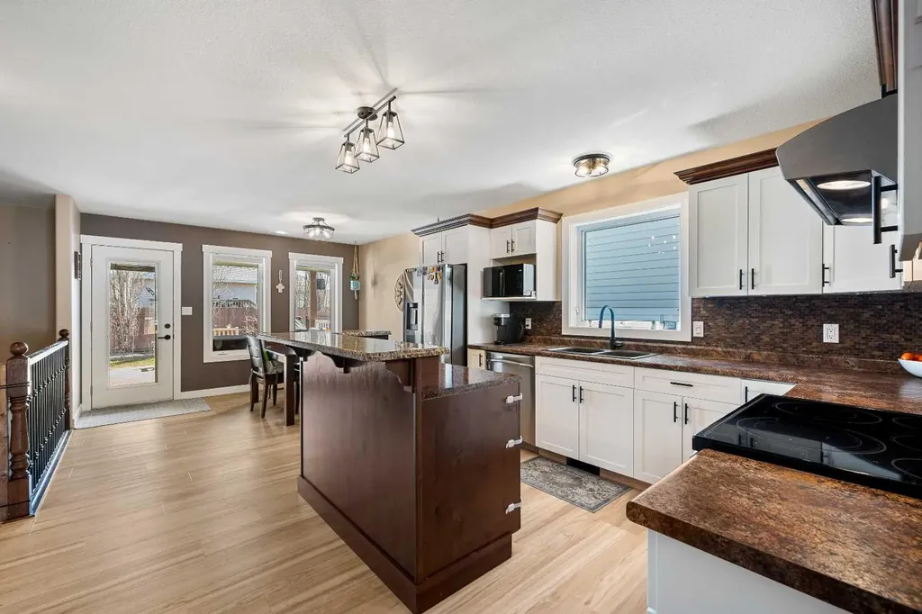 3307 61 Avenue Lloydminster AB T9V 2T7