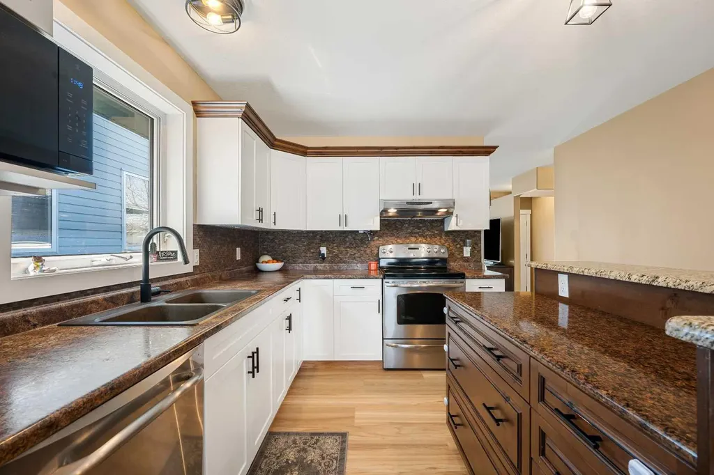 3307 61 Avenue Lloydminster AB T9V 2T7