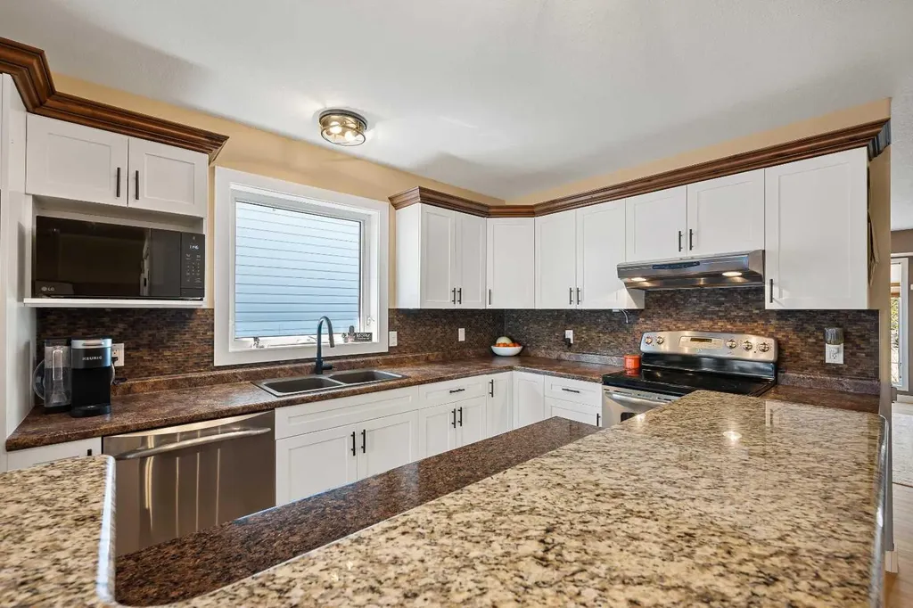 3307 61 Avenue Lloydminster AB T9V 2T7