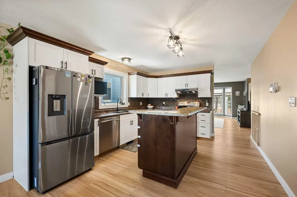 3307 61 Avenue Lloydminster AB T9V 2T7