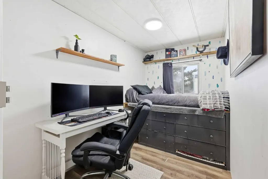 3223 83 Street NW Calgary AB T3B 5N1