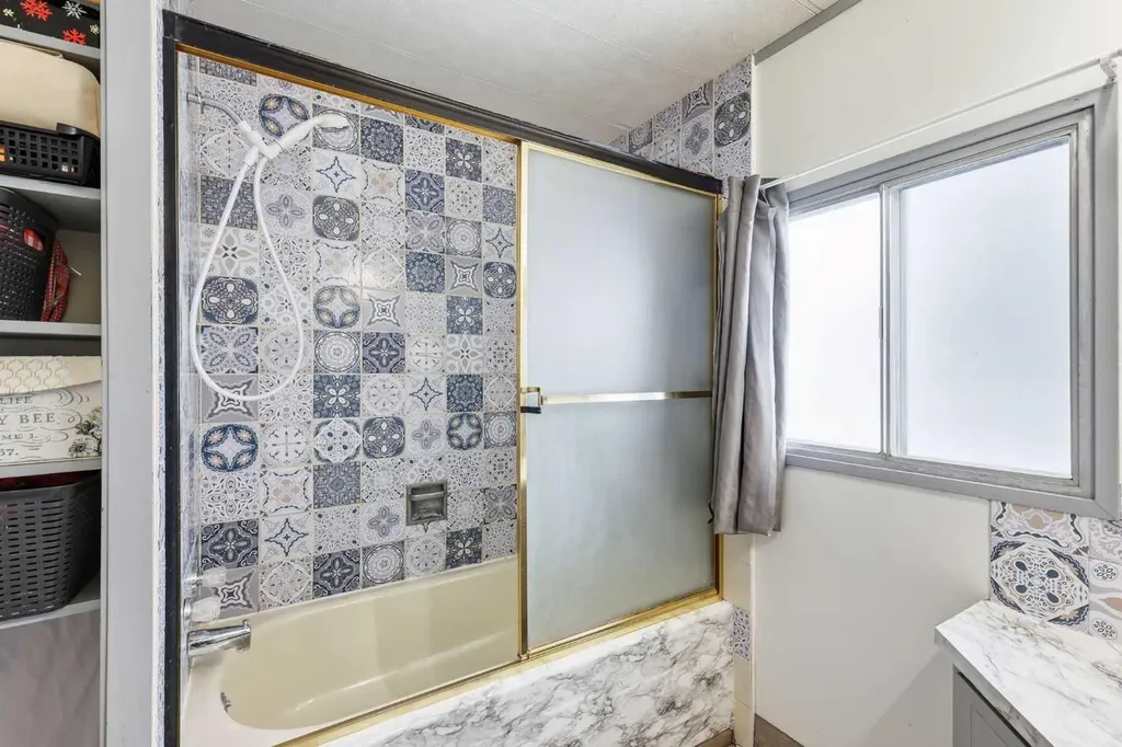 3223 83 Street NW Calgary AB T3B 5N1