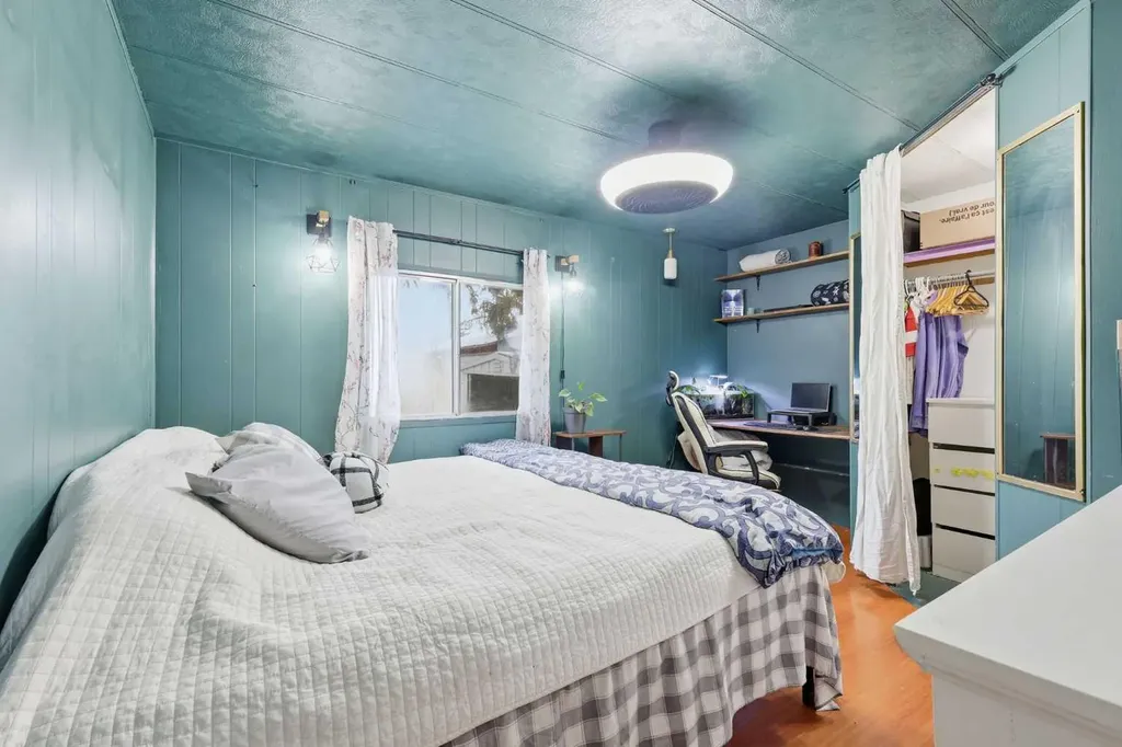 3223 83 Street NW Calgary AB T3B 5N1