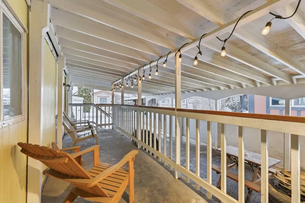 3223 83 Street NW Calgary AB T3B 5N1