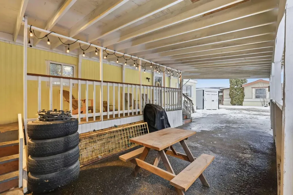 3223 83 Street NW Calgary AB T3B 5N1