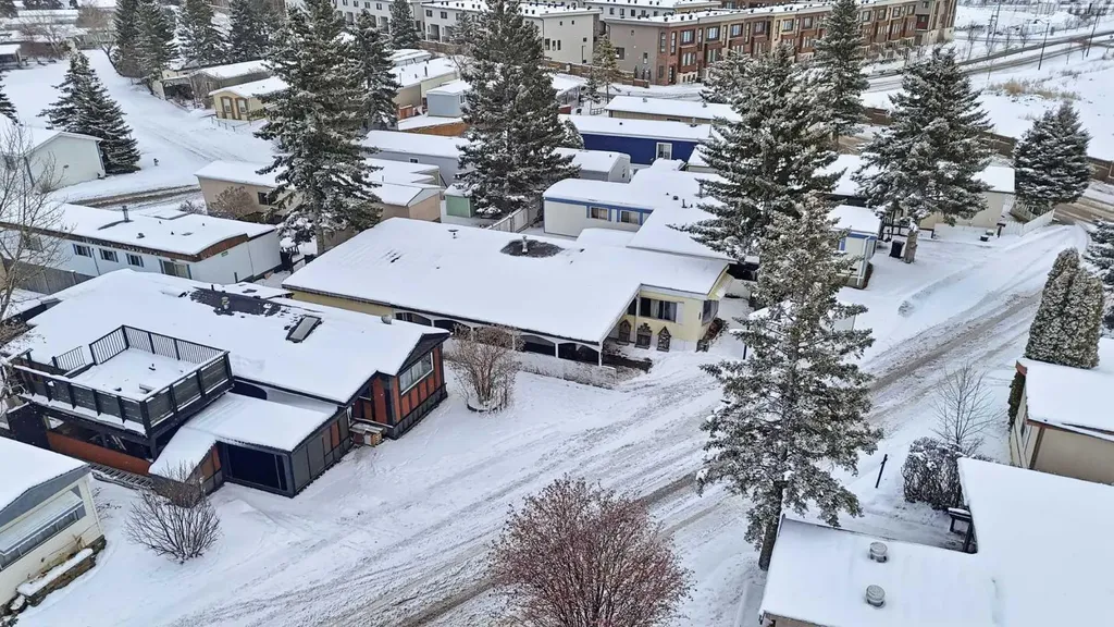 3223 83 Street NW Calgary AB T3B 5N1