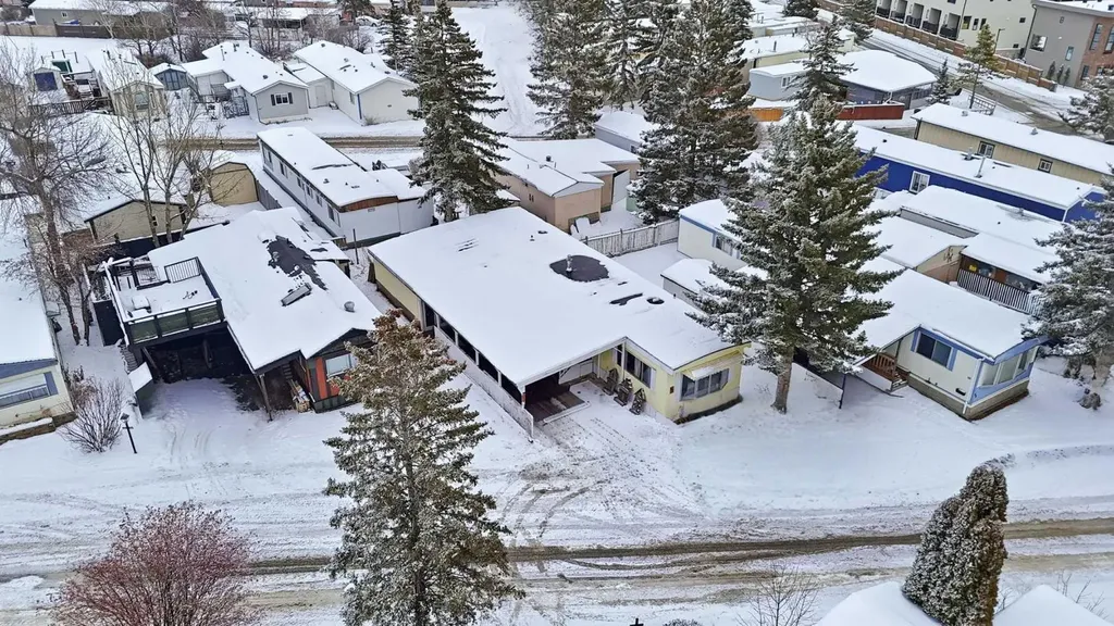 3223 83 Street NW Calgary AB T3B 5N1