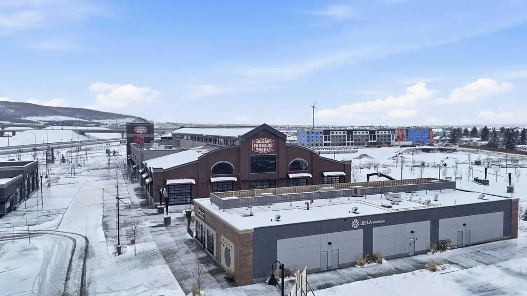 3223 83 Street NW Calgary AB T3B 5N1
