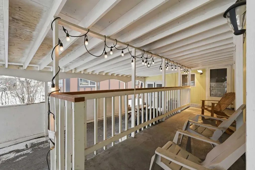 3223 83 Street NW Calgary AB T3B 5N1