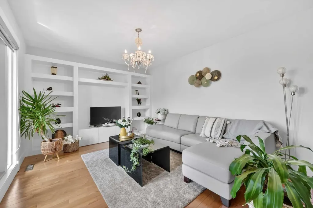 168 Posthill Drive SW Calgary AB T3H 0J1