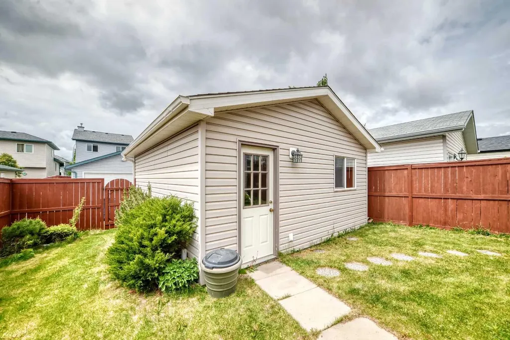 27 Covepark Drive NE Calgary AB T3K5T6
