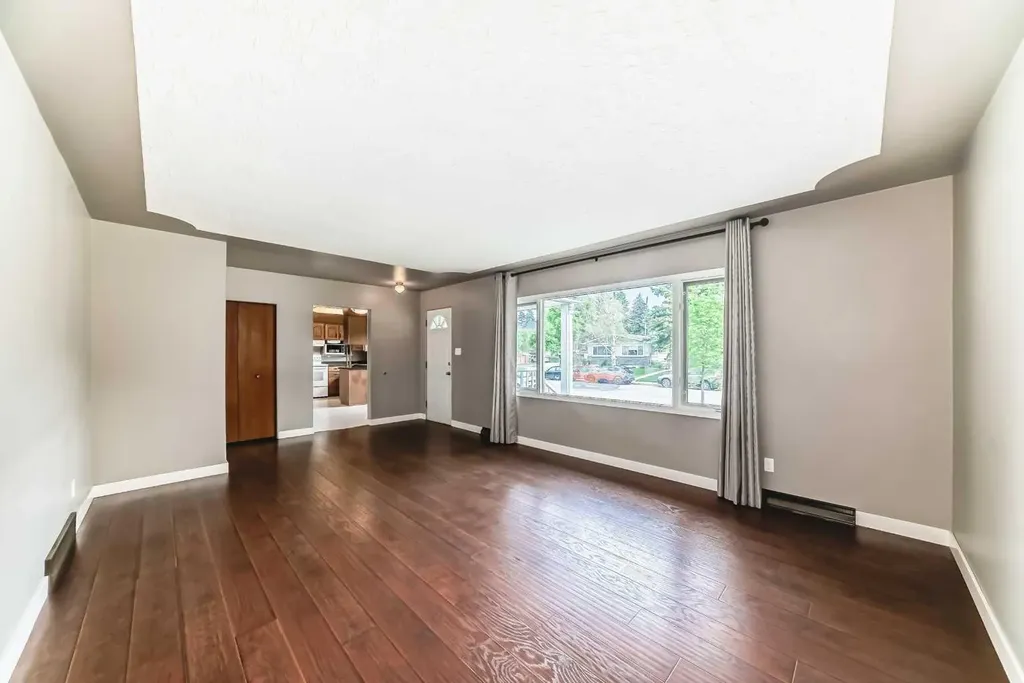 1228 Rosehill Drive NW Calgary AB T2K 1M1