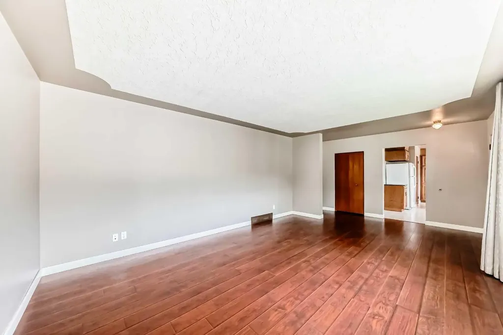 1228 Rosehill Drive NW Calgary AB T2K 1M1