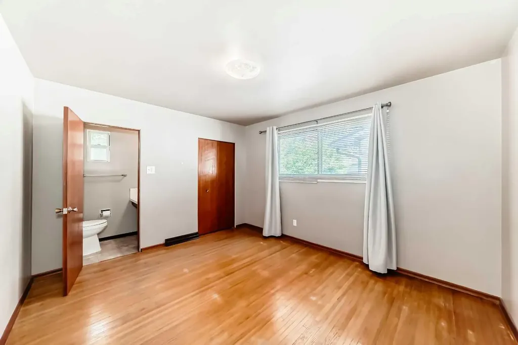 1228 Rosehill Drive NW Calgary AB T2K 1M1