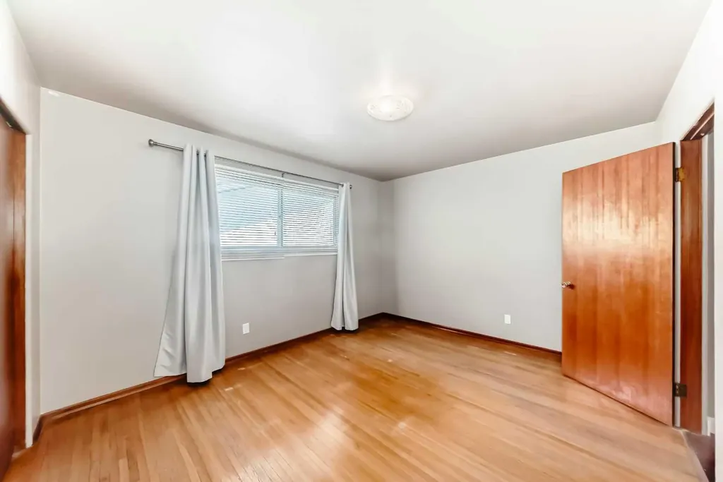 1228 Rosehill Drive NW Calgary AB T2K 1M1