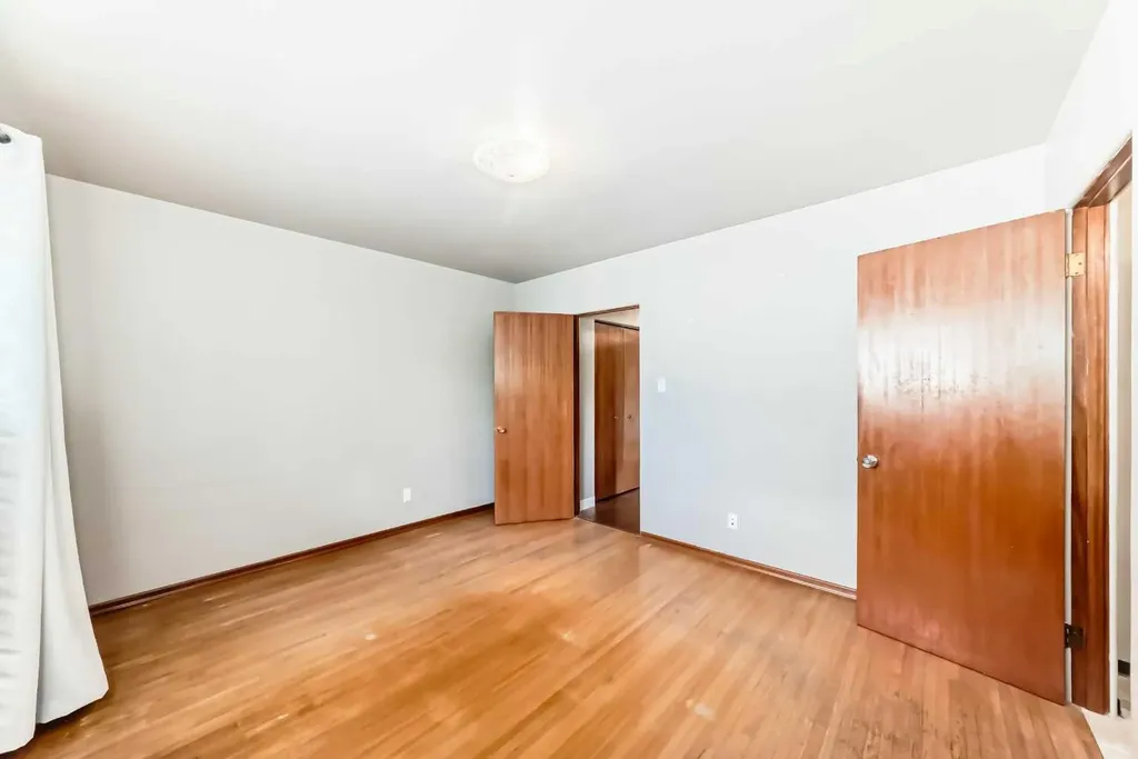 1228 Rosehill Drive NW Calgary AB T2K 1M1