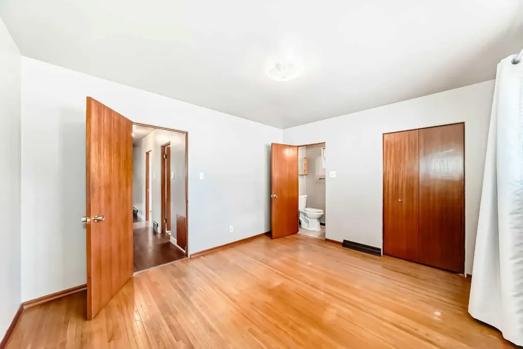 1228 Rosehill Drive NW Calgary AB T2K 1M1