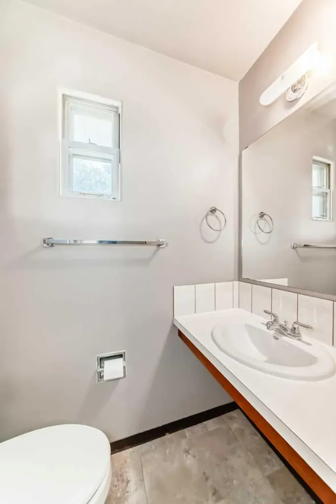 1228 Rosehill Drive NW Calgary AB T2K 1M1