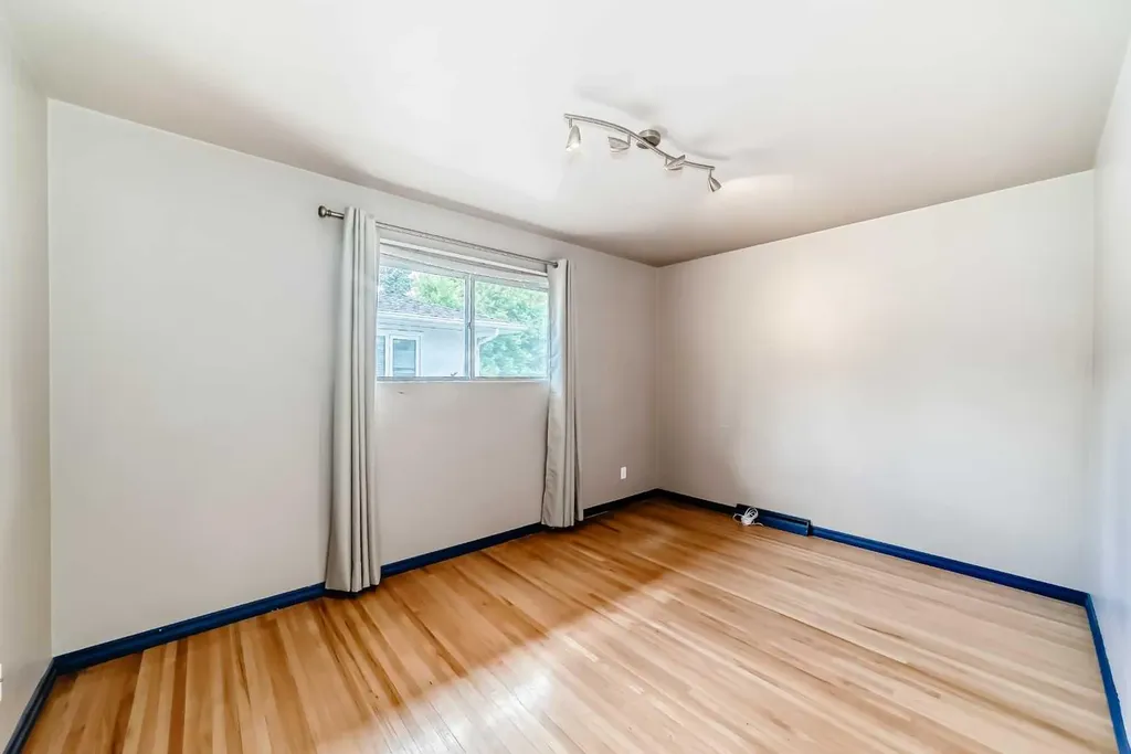 1228 Rosehill Drive NW Calgary AB T2K 1M1