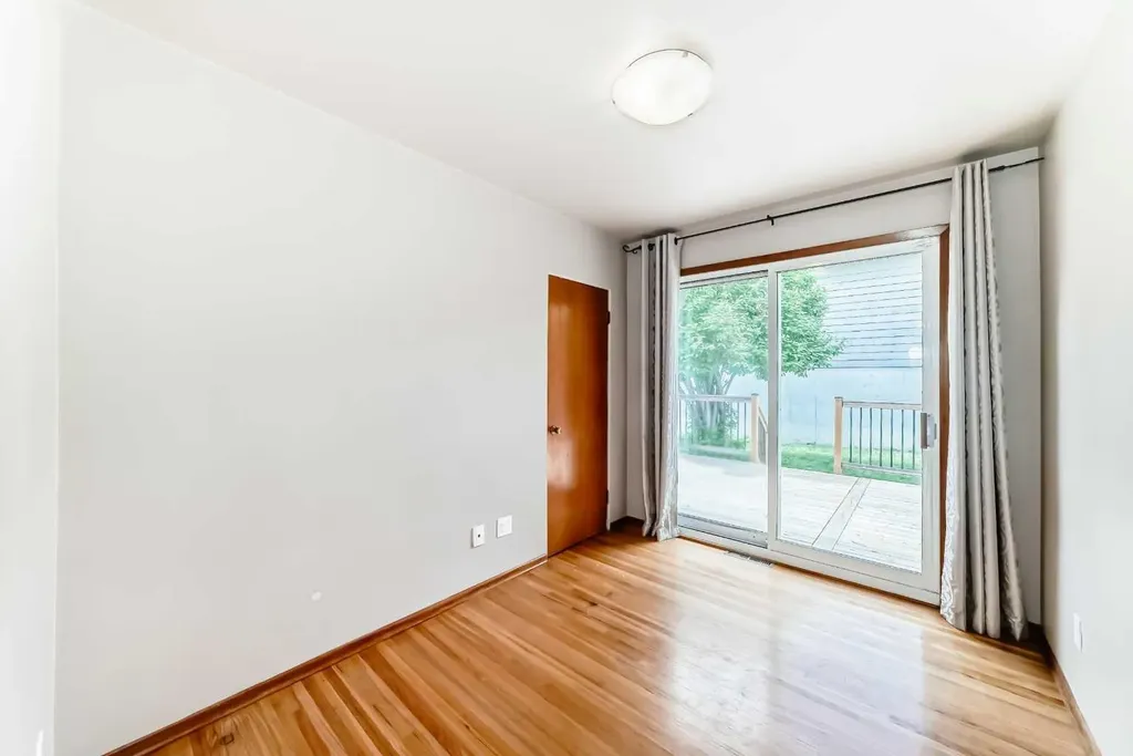 1228 Rosehill Drive NW Calgary AB T2K 1M1