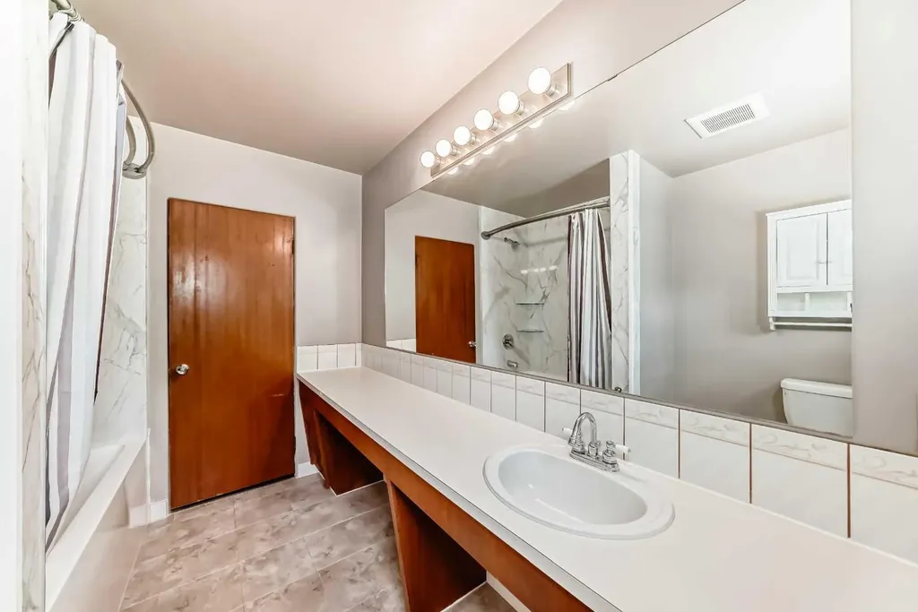 1228 Rosehill Drive NW Calgary AB T2K 1M1