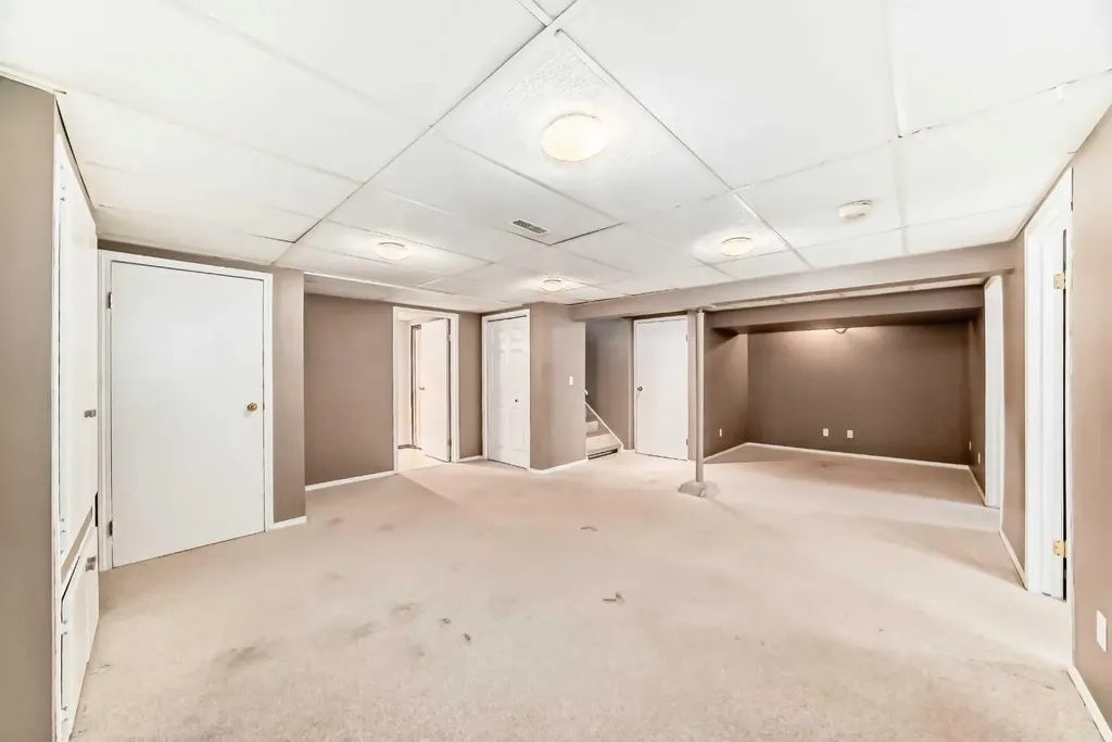 1228 Rosehill Drive NW Calgary AB T2K 1M1