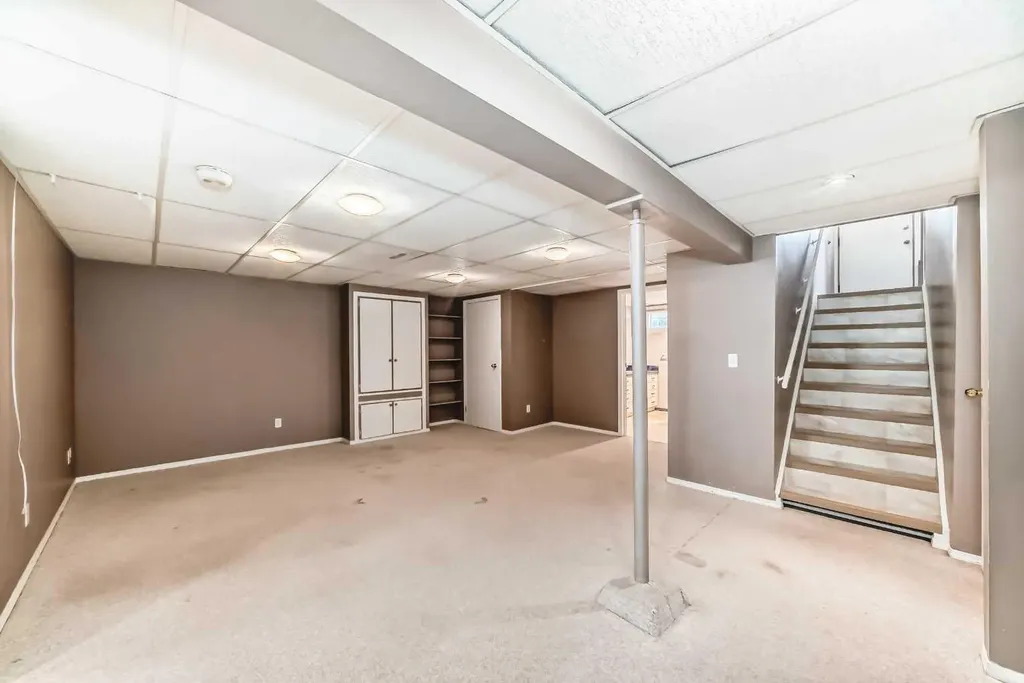 1228 Rosehill Drive NW Calgary AB T2K 1M1