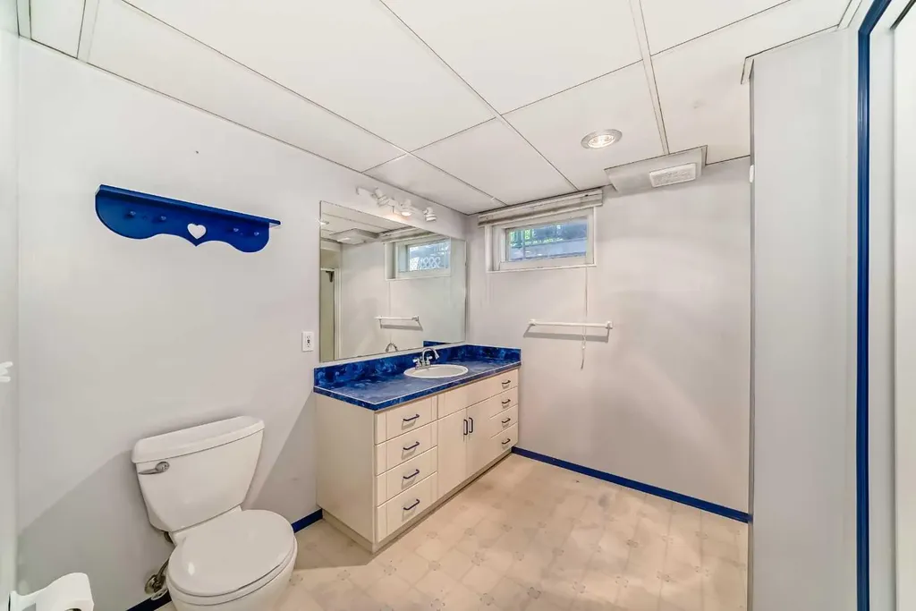 1228 Rosehill Drive NW Calgary AB T2K 1M1