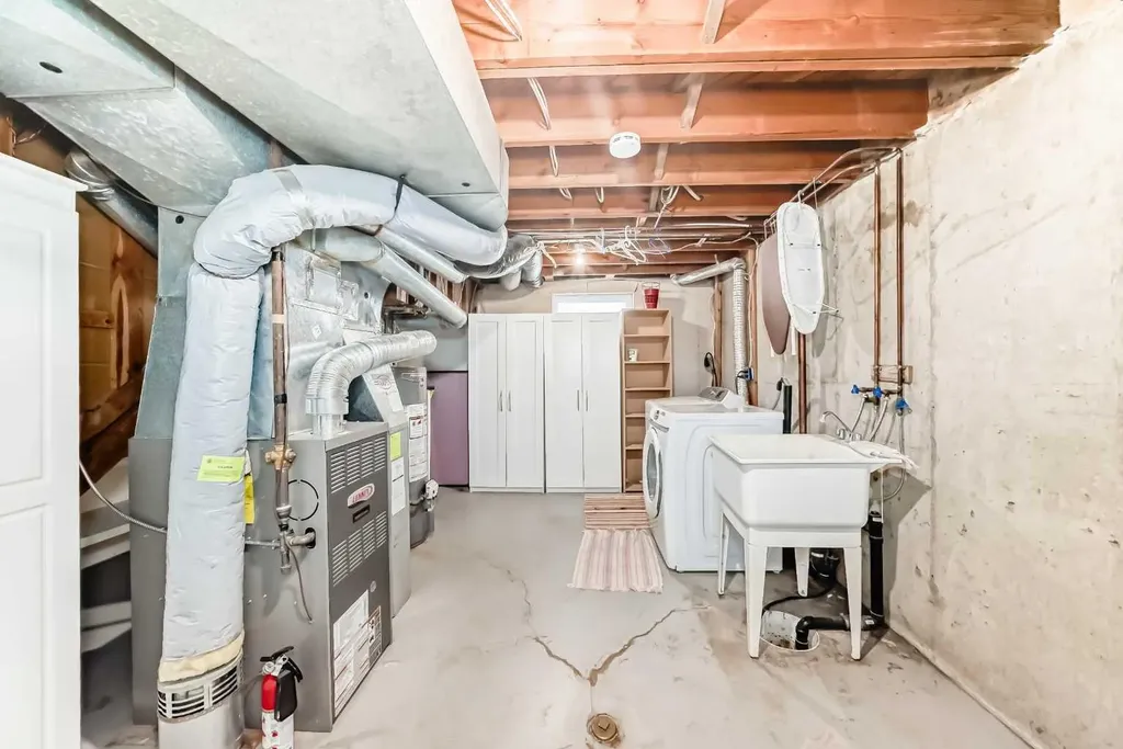 1228 Rosehill Drive NW Calgary AB T2K 1M1