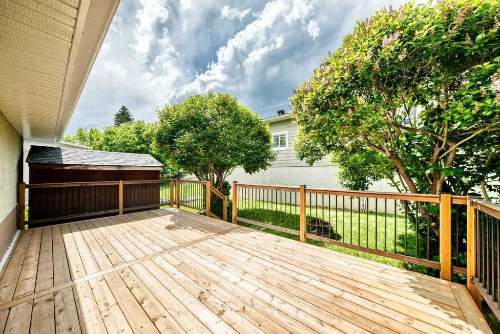 1228 Rosehill Drive NW Calgary AB T2K 1M1