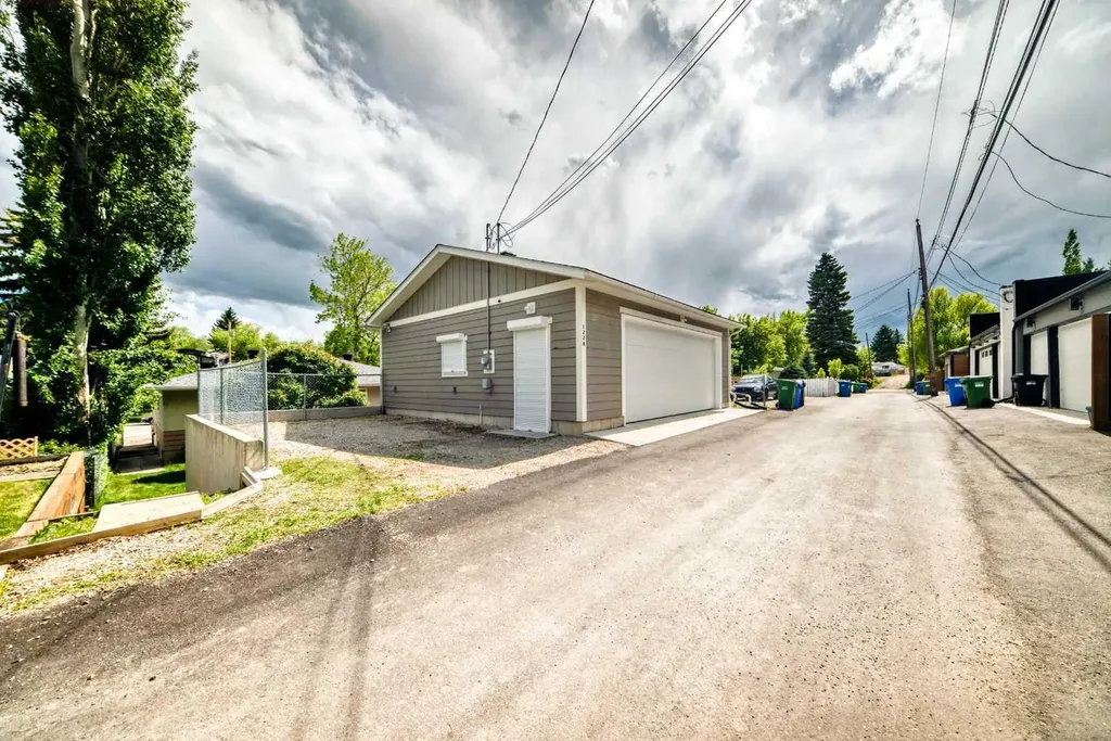 1228 Rosehill Drive NW Calgary AB T2K 1M1