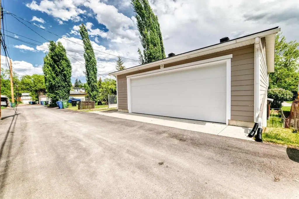 1228 Rosehill Drive NW Calgary AB T2K 1M1