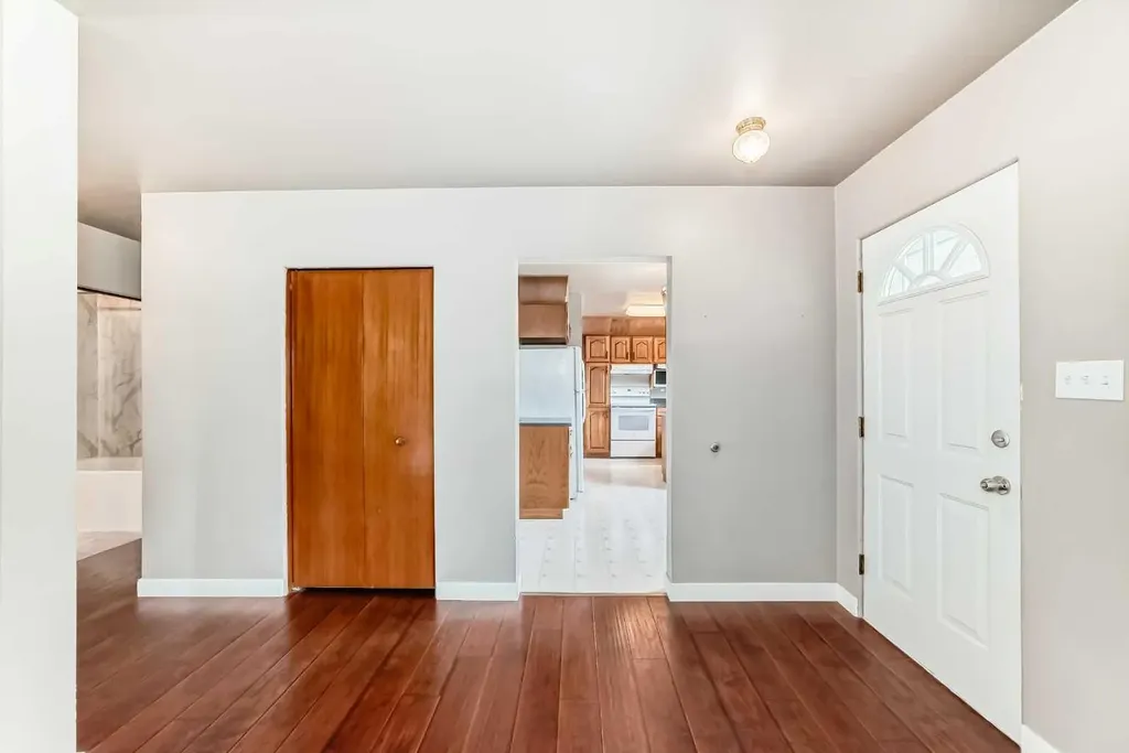 1228 Rosehill Drive NW Calgary AB T2K 1M1