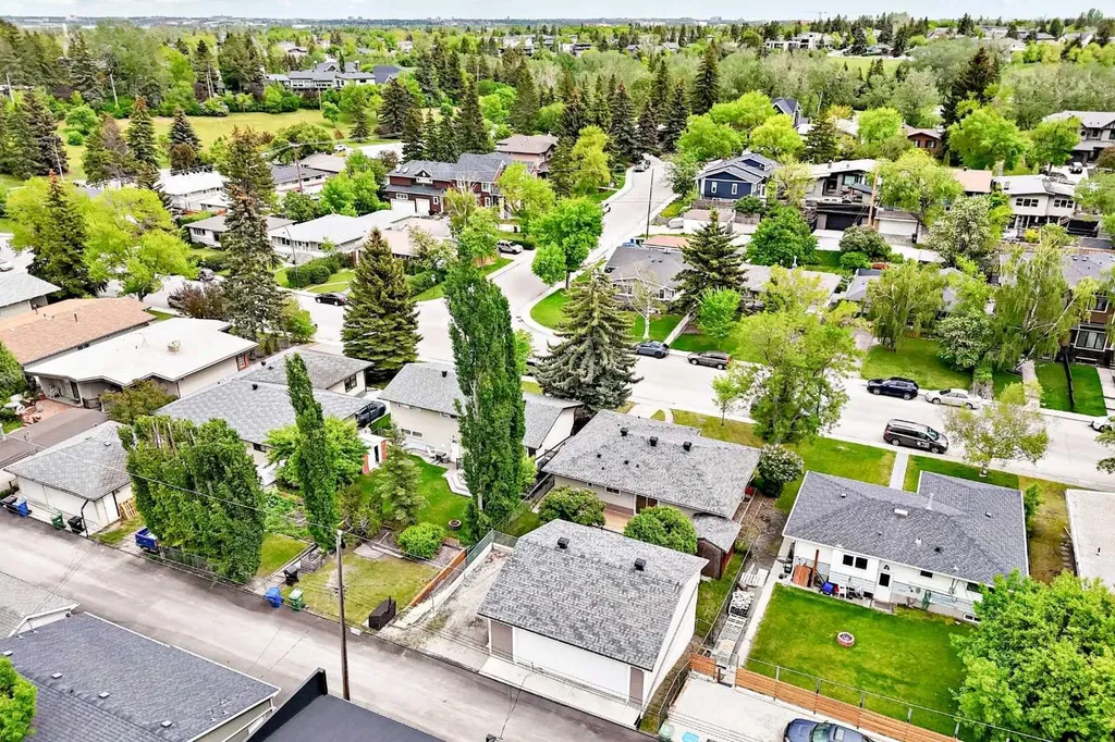 1228 Rosehill Drive NW Calgary AB T2K 1M1
