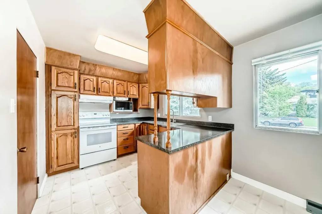 1228 Rosehill Drive NW Calgary AB T2K 1M1