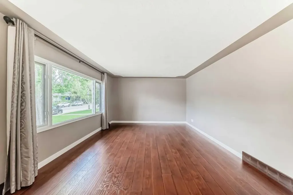 1228 Rosehill Drive NW Calgary AB T2K 1M1
