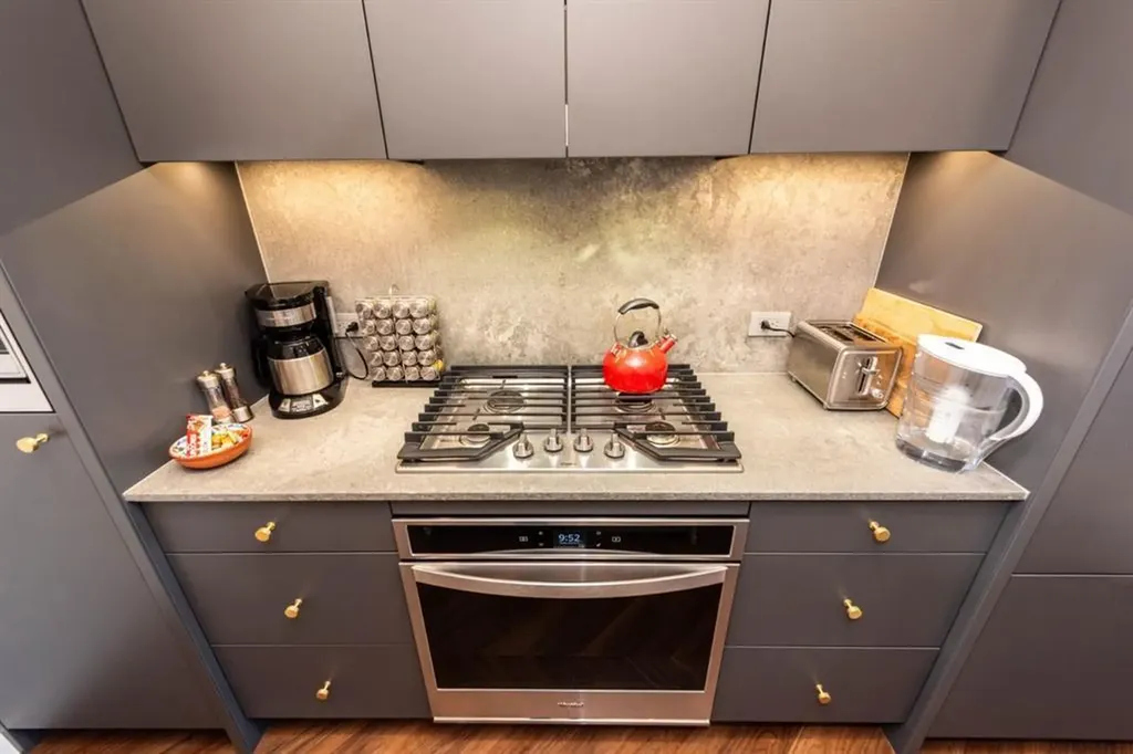 8505 Broadcast Avenue SW Calgary AB T3H6B5