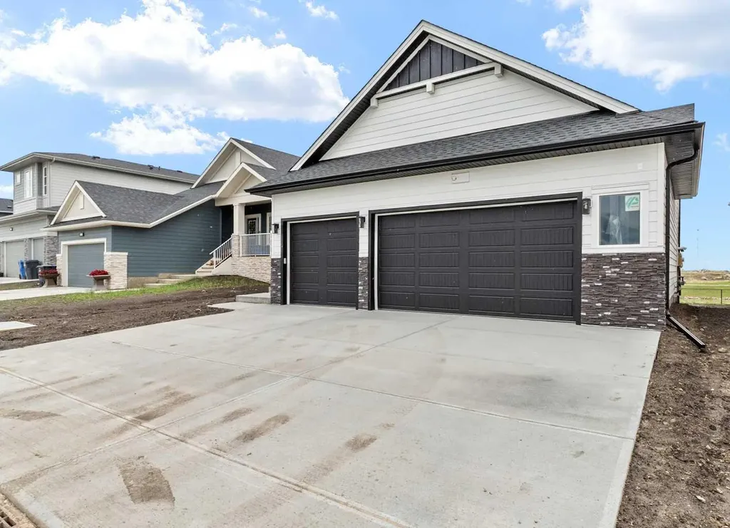 716 Mandalay Avenue Carstairs AB T0M 0N0