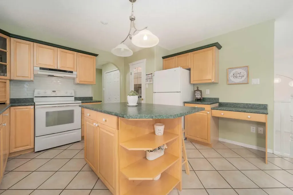 4612 50 Avenue Taber AB T1G 1G3