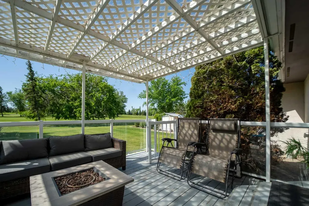 4612 50 Avenue Taber AB T1G 1G3