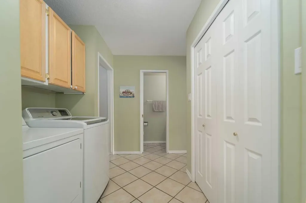 4612 50 Avenue Taber AB T1G 1G3