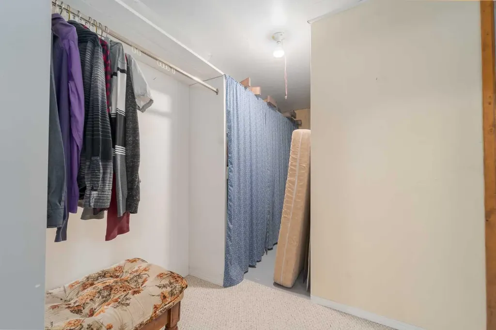 4612 50 Avenue Taber AB T1G 1G3