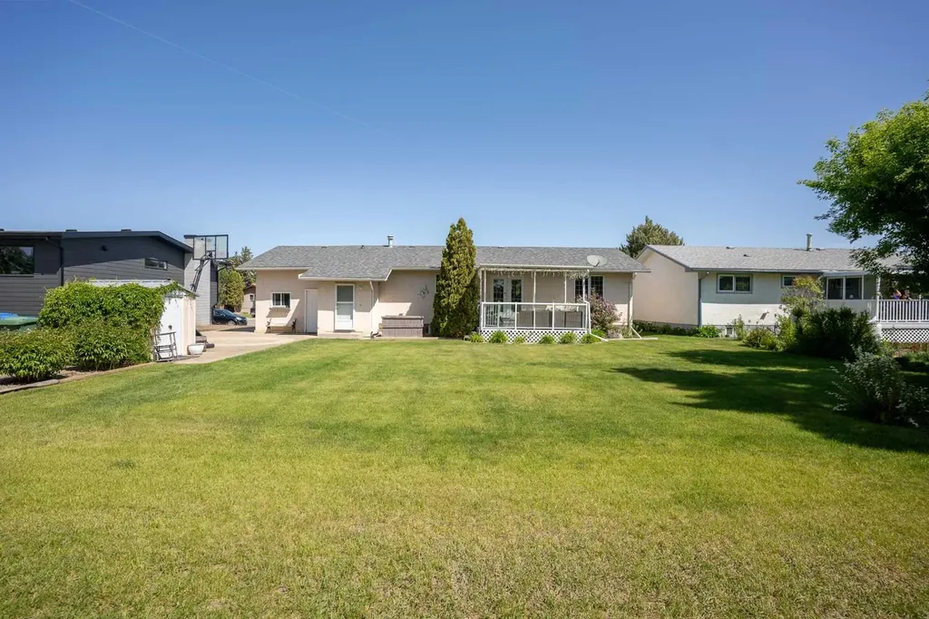 4612 50 Avenue Taber AB T1G 1G3