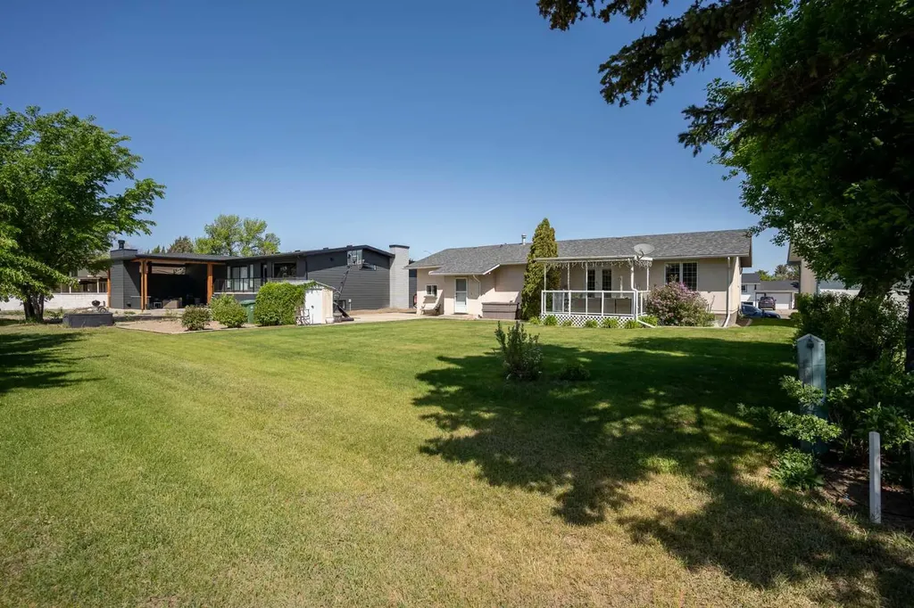 4612 50 Avenue Taber AB T1G 1G3