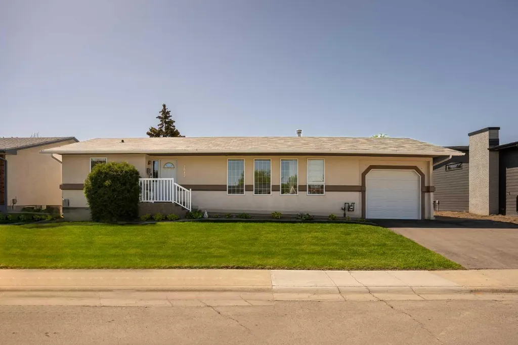 4612 50 Avenue Taber AB T1G 1G3